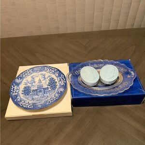 Lot of 2 1776 Bicentennial Blue and White Decorative Commemorative Plate Set